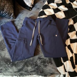 Figs. XXS. Navy.  Yola Skinny Pants. Worn.